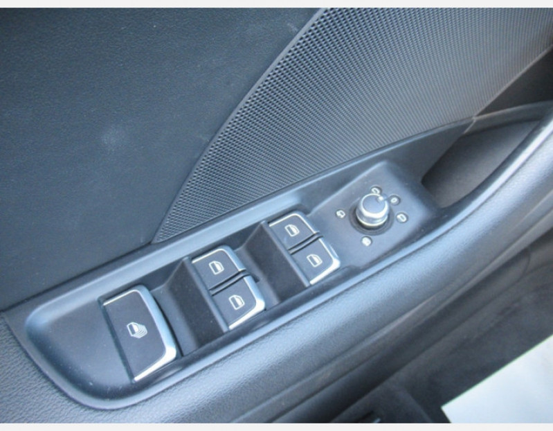 Photo 16 de l'offre de AUDI A3 CABRIOLET 2.0 TDI 150CH AMBITION LUXE S TRONIC 6 à 17990€ chez J'NOV AUTO