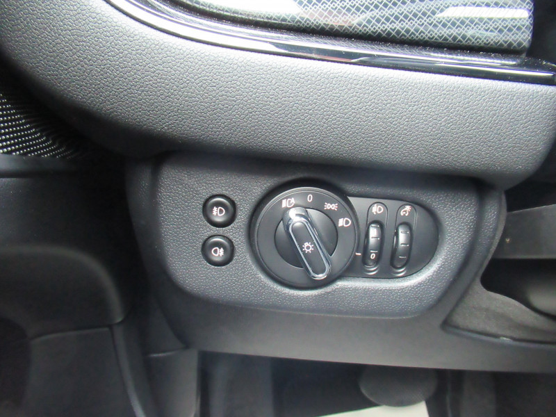 Photo 14 de l'offre de MINI CLUBMAN COOPER 136CH CANONBURY BVA7 à 16990€ chez J'NOV AUTO