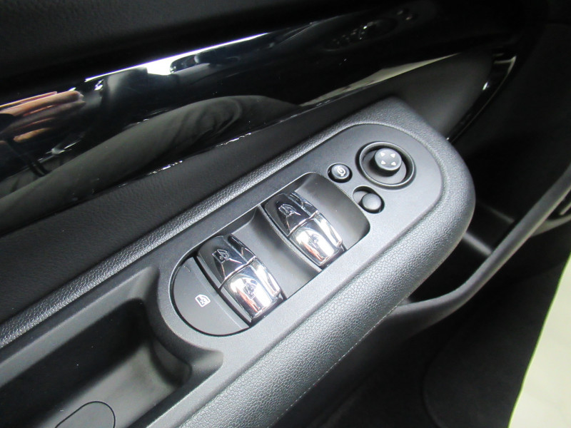 Photo 16 de l'offre de MINI CLUBMAN COOPER 136CH CANONBURY BVA7 à 16990€ chez J'NOV AUTO