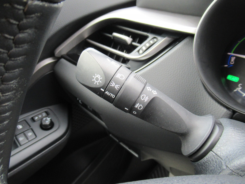 Photo 16 de l'offre de TOYOTA C-HR 1.8 HYBRIDE 122CH DYNAMIC BUSINESS E-CVT + PROGRAMME BEYOND ZERO ACADEMY à 20990€ chez J'NOV AUTO