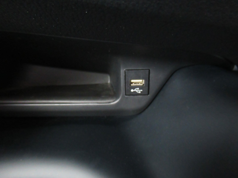 Photo 18 de l'offre de TOYOTA C-HR 1.8 HYBRIDE 122CH DYNAMIC BUSINESS E-CVT + PROGRAMME BEYOND ZERO ACADEMY à 20990€ chez J'NOV AUTO