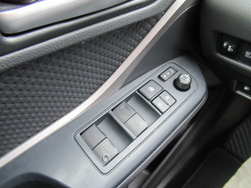 Photo 14 de l'offre de TOYOTA C-HR 1.8 HYBRIDE 122CH DYNAMIC BUSINESS E-CVT + PROGRAMME BEYOND ZERO ACADEMY à 20990€ chez J'NOV AUTO