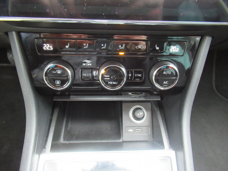 Photo 15 de l'offre de SKODA SUPERB COMBI 1.5 TSI ACT 150CH BUSINESS DSG7 à 24990€ chez J'NOV AUTO