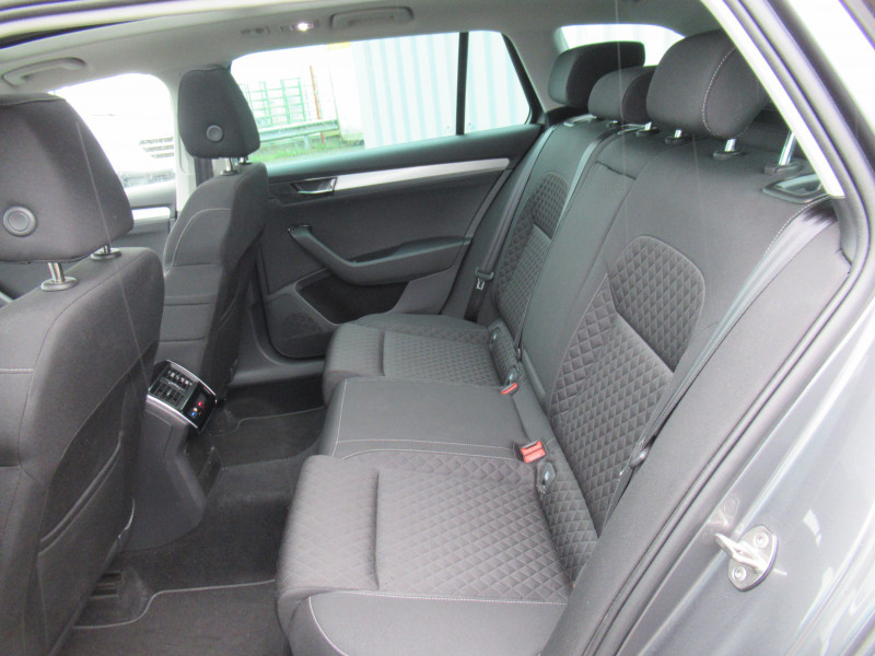 Photo 4 de l'offre de SKODA SUPERB COMBI 1.5 TSI ACT 150CH BUSINESS DSG7 à 24990€ chez J'NOV AUTO