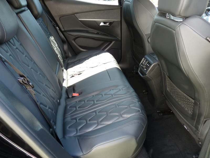 Photo 6 de l'offre de PEUGEOT 3008 HYBRID4 300CH ALLURE PACK E-EAT8 à 21990€ chez Vent d'ouest automobiles