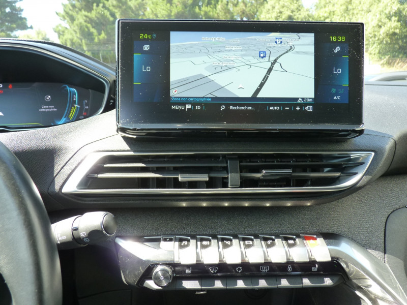 Photo 10 de l'offre de PEUGEOT 3008 HYBRID4 300CH ALLURE PACK E-EAT8 à 21990€ chez Vent d'ouest automobiles