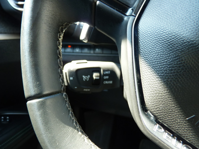 Photo 9 de l'offre de PEUGEOT 3008 HYBRID4 300CH ALLURE PACK E-EAT8 à 21990€ chez Vent d'ouest automobiles
