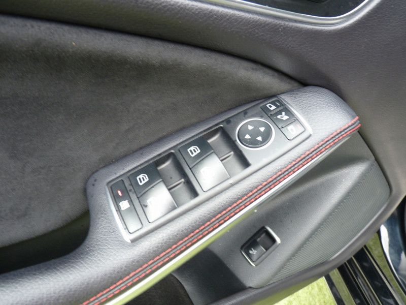 Photo 14 de l'offre de MERCEDES-BENZ CLA SHOOTING BRAKE 200 D FASCINATION 7G-DCT EURO6C à 23990€ chez Vent d'ouest automobiles