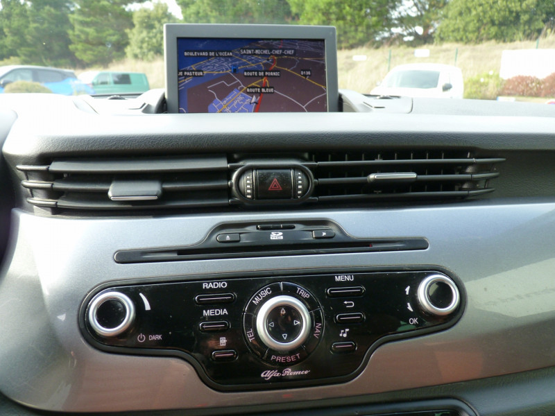 Photo 9 de l'offre de ALFA ROMEO GIULIETTA 2.0 JTDM170 COLLEZIONE STOP&START ALFA TCT à 13490€ chez Vent d'ouest automobiles