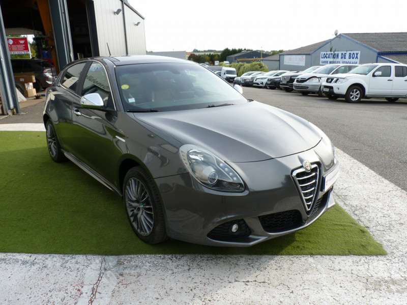 Photo 2 de l'offre de ALFA ROMEO GIULIETTA 2.0 JTDM170 COLLEZIONE STOP&START ALFA TCT à 13490€ chez Vent d'ouest automobiles