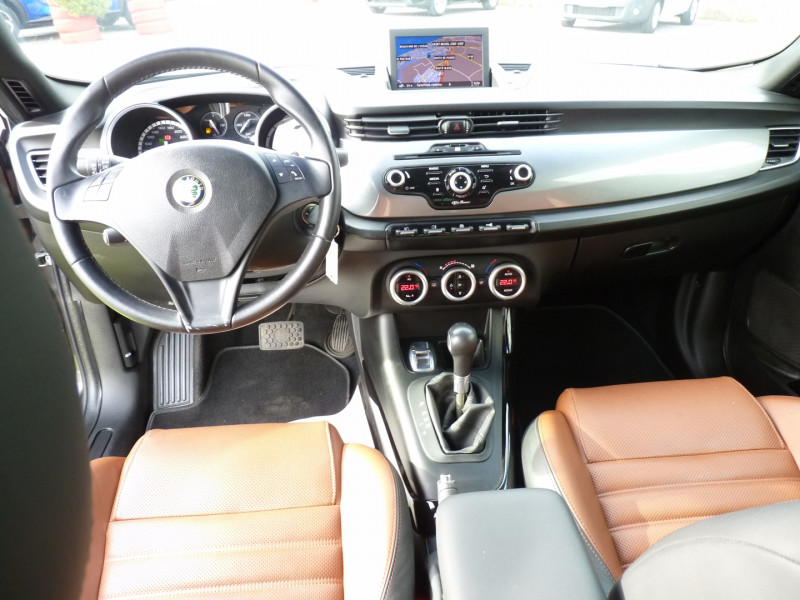 Photo 7 de l'offre de ALFA ROMEO GIULIETTA 2.0 JTDM170 COLLEZIONE STOP&START ALFA TCT à 13490€ chez Vent d'ouest automobiles