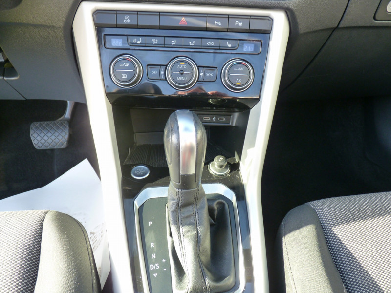 Photo 10 de l'offre de VOLKSWAGEN T-ROC CABRIOLET 1.5 TSI EVO 150CH STYLE DSG7 à 24490€ chez Vent d'ouest automobiles