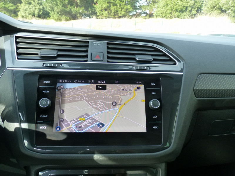 Photo 10 de l'offre de VOLKSWAGEN TIGUAN 1.5 TSI 150CH R-LINE EXCLUSIVE DSG7 à 39490€ chez Vent d'ouest automobiles