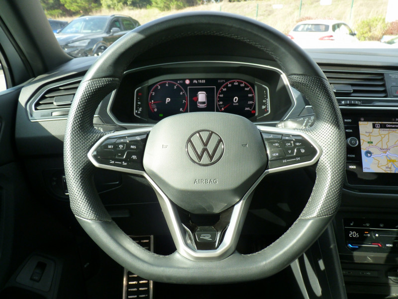 Photo 8 de l'offre de VOLKSWAGEN TIGUAN 1.5 TSI 150CH R-LINE EXCLUSIVE DSG7 à 39490€ chez Vent d'ouest automobiles