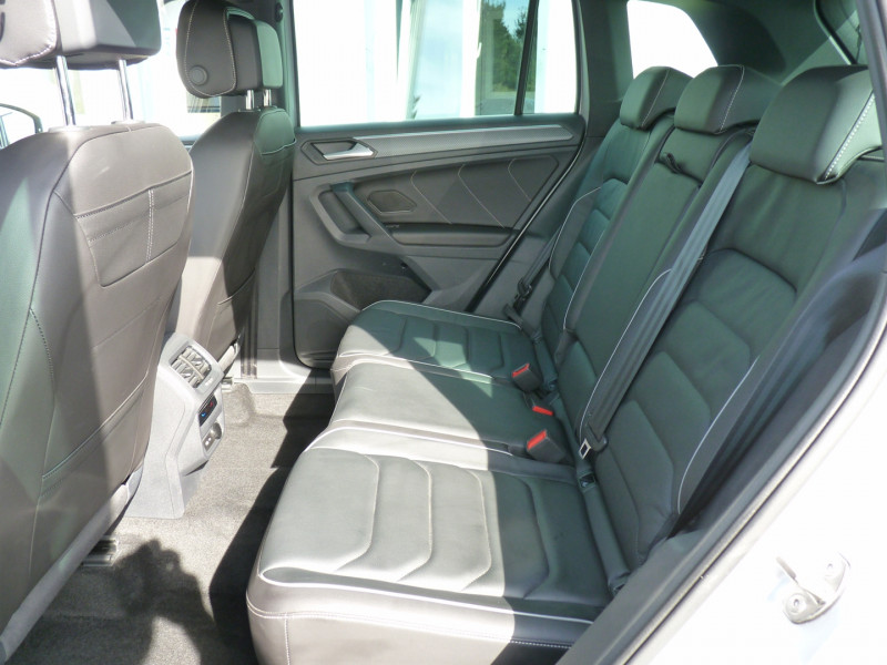 Photo 6 de l'offre de VOLKSWAGEN TIGUAN 1.5 TSI 150CH R-LINE EXCLUSIVE DSG7 à 39490€ chez Vent d'ouest automobiles