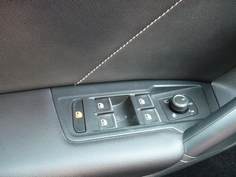 Photo 14 de l'offre de VOLKSWAGEN TIGUAN 1.5 TSI 150CH R-LINE EXCLUSIVE DSG7 à 39490€ chez Vent d'ouest automobiles