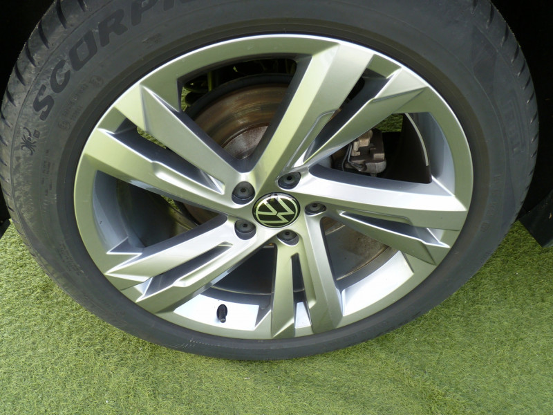 Photo 18 de l'offre de VOLKSWAGEN TIGUAN 1.5 TSI 150CH R-LINE EXCLUSIVE DSG7 à 39490€ chez Vent d'ouest automobiles