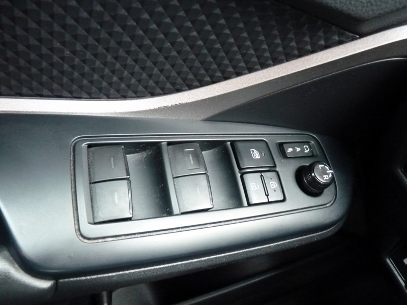 Photo 13 de l'offre de TOYOTA C-HR 122H DYNAMIC BUSINESS 2WD E-CVT + STAGE HYBRID ACADEMY MY20 à 19990€ chez Vent d'ouest automobiles