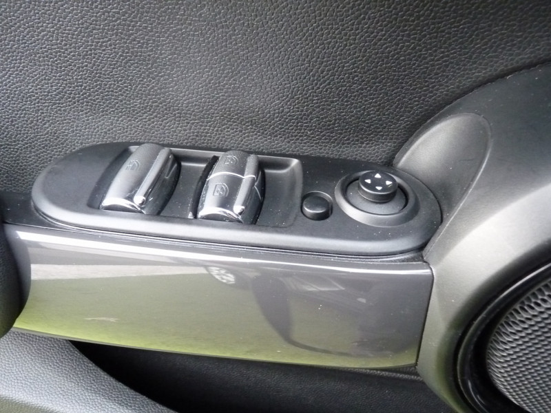 Photo 13 de l'offre de MINI CABRIO COOPER D 116CH CHILI à 16990€ chez Vent d'ouest automobiles