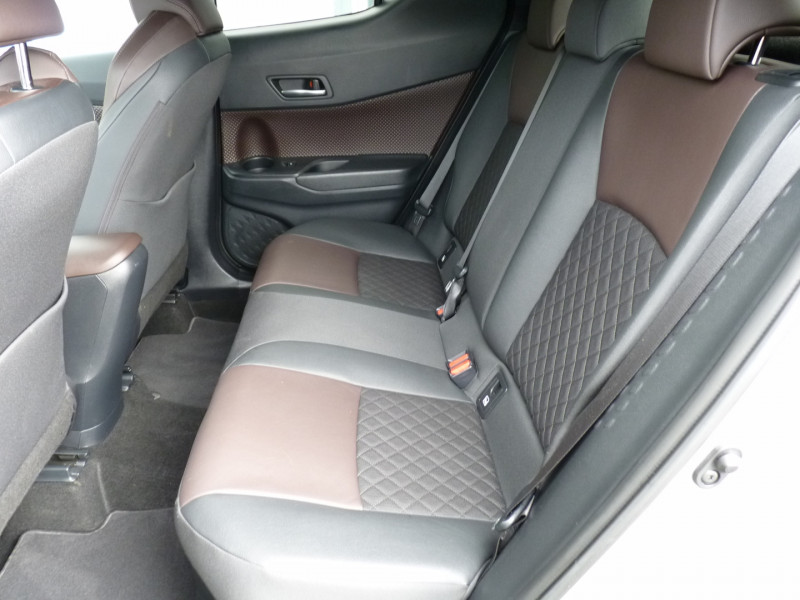 Photo 6 de l'offre de TOYOTA C-HR 122H DISTINCTIVE 2WD E-CVT RC18 à 19990€ chez Vent d'ouest automobiles