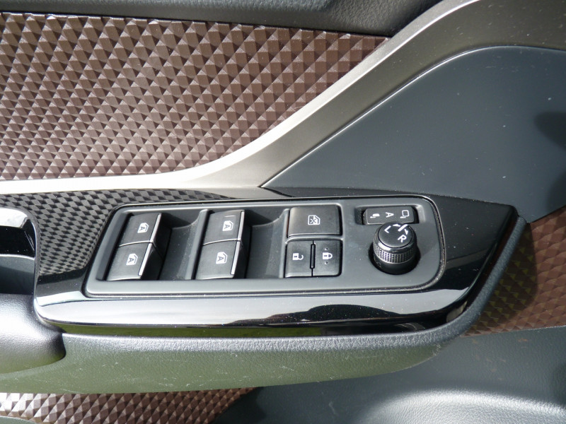 Photo 13 de l'offre de TOYOTA C-HR 122H DISTINCTIVE 2WD E-CVT RC18 à 19990€ chez Vent d'ouest automobiles