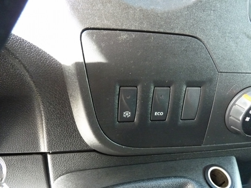 Photo 8 de l'offre de RENAULT MASTER III GRD VOL F3500 L3 2.3 DCI 170CH ENERGY 20M3 CONFORT EURO6 à 18990€ chez Vent d'ouest automobiles