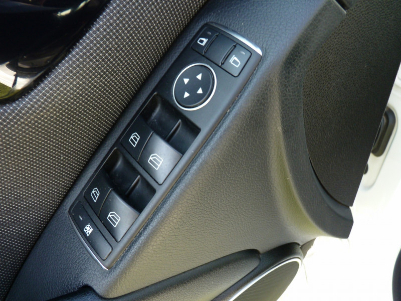 Photo 11 de l'offre de MERCEDES-BENZ CLASSE C BREAK 180 CDI CLASSIC 7G-TRONIC + à 12990€ chez Vent d'ouest automobiles