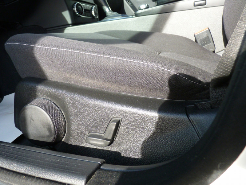 Photo 12 de l'offre de MERCEDES-BENZ CLASSE C BREAK 180 CDI CLASSIC 7G-TRONIC + à 12990€ chez Vent d'ouest automobiles