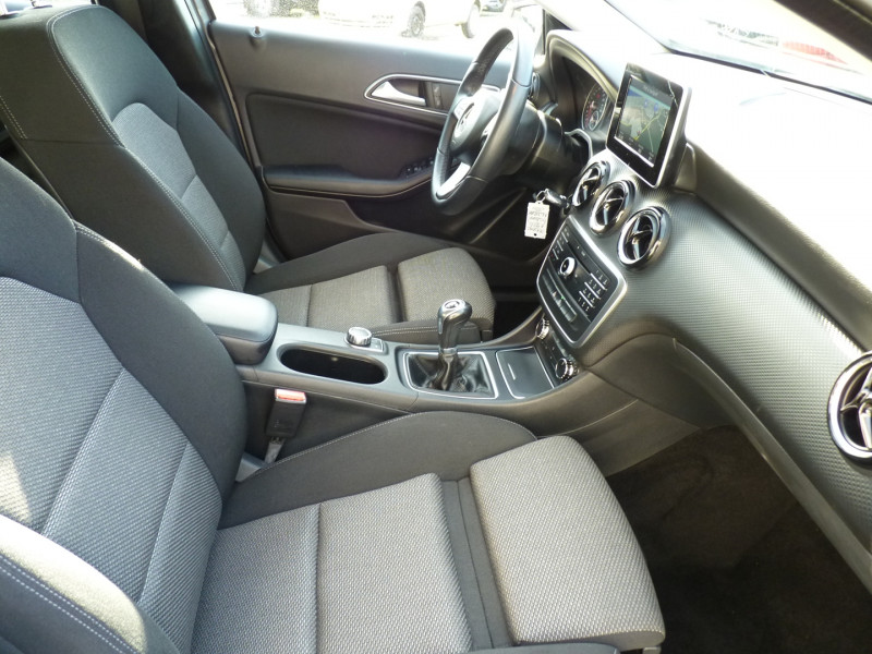 Photo 5 de l'offre de MERCEDES-BENZ CLASSE A 180 D BUSINESS à 14990€ chez Vent d'ouest automobiles