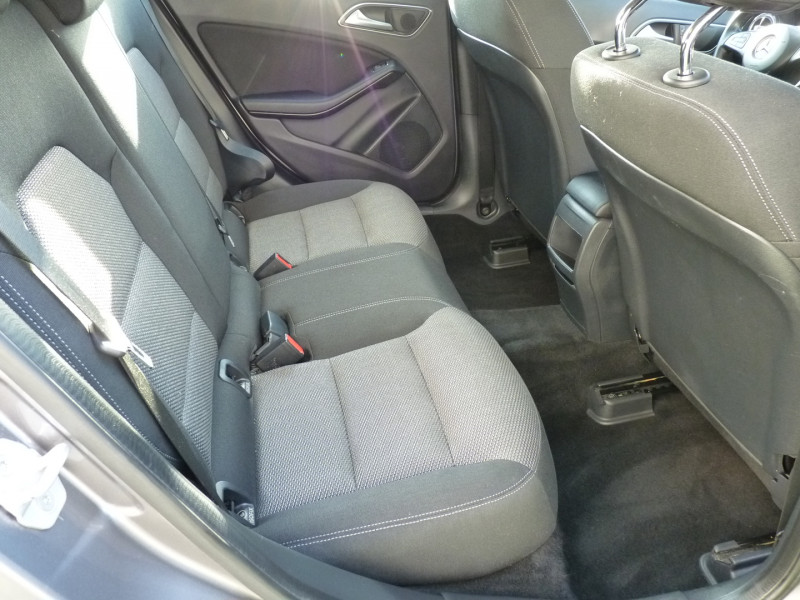 Photo 6 de l'offre de MERCEDES-BENZ CLASSE A 180 D BUSINESS à 14990€ chez Vent d'ouest automobiles