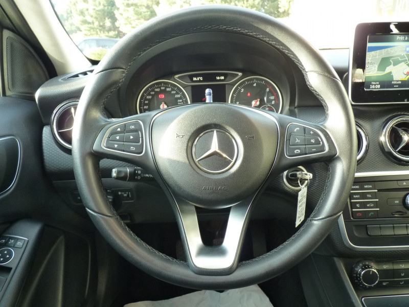 Photo 8 de l'offre de MERCEDES-BENZ CLASSE A 180 D BUSINESS à 14990€ chez Vent d'ouest automobiles