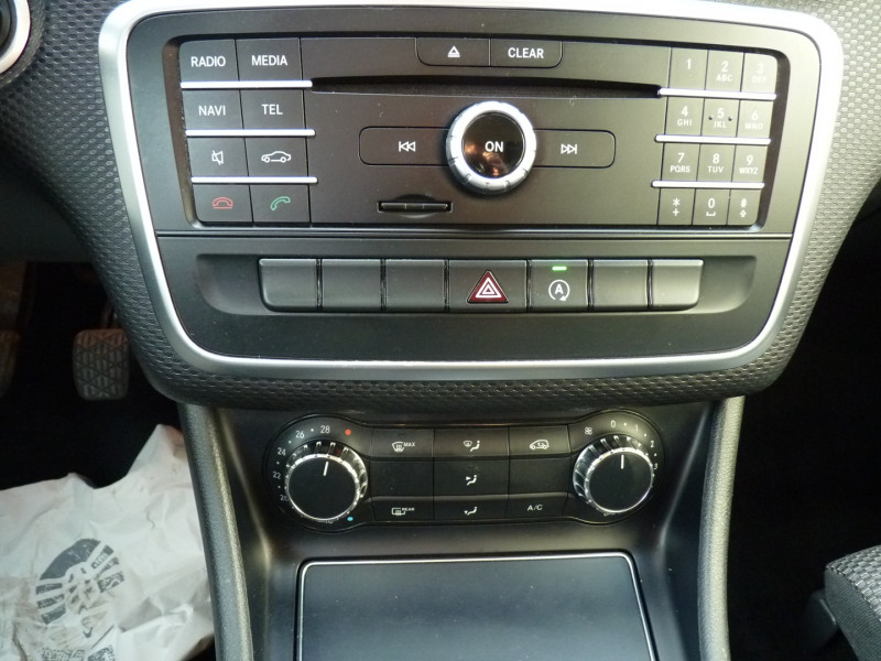 Photo 10 de l'offre de MERCEDES-BENZ CLASSE A 180 D BUSINESS à 14990€ chez Vent d'ouest automobiles