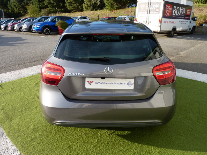 Photo 15 de l'offre de MERCEDES-BENZ CLASSE A 180 D BUSINESS à 14990€ chez Vent d'ouest automobiles