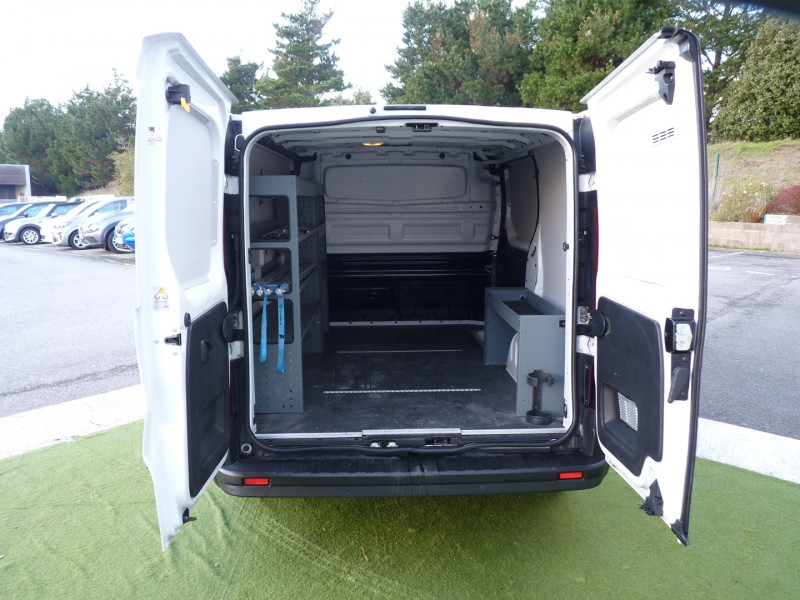 Photo 12 de l'offre de RENAULT TRAFIC III FG L1H1 1000 2.0 DCI 120CH GRAND CONFORT E6 à 15490€ chez Vent d'ouest automobiles