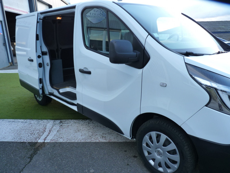 Photo 14 de l'offre de RENAULT TRAFIC III FG L1H1 1000 2.0 DCI 120CH GRAND CONFORT E6 à 15490€ chez Vent d'ouest automobiles