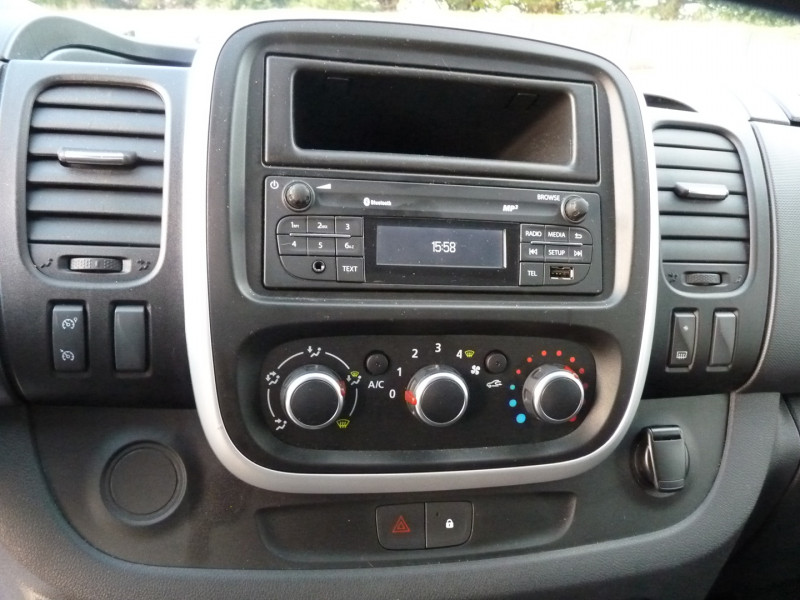 Photo 8 de l'offre de RENAULT TRAFIC III FG L1H1 1000 2.0 DCI 120CH GRAND CONFORT E6 à 15490€ chez Vent d'ouest automobiles