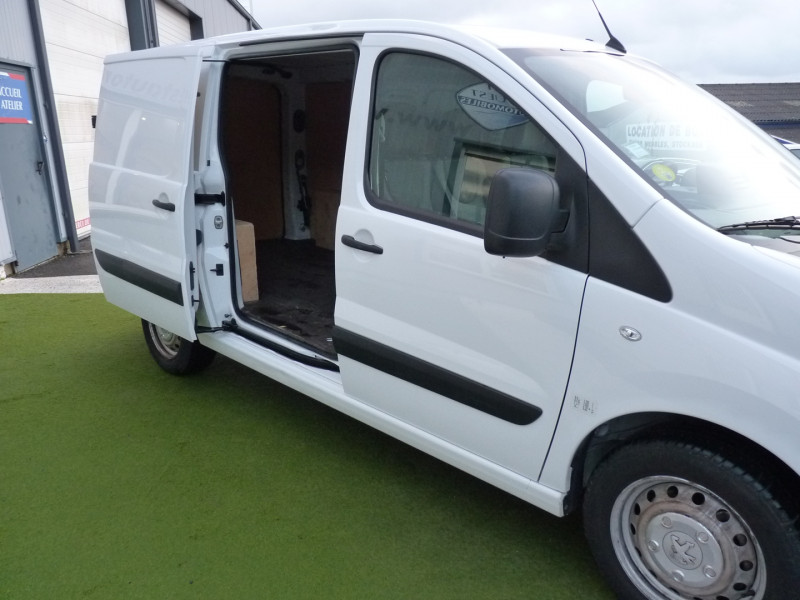 Photo 14 de l'offre de PEUGEOT EXPERT FG 229 L2H1 2.0 HDI FAP 125 PACK CD CLIM NAV à 15490€ chez Vent d'ouest automobiles