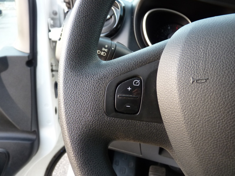 Photo 7 de l'offre de RENAULT TRAFIC III FG L1H1 1000 2.0 DCI 120CH GRAND CONFORT E6 à 15490€ chez Vent d'ouest automobiles