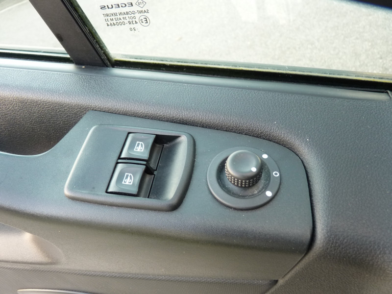 Photo 11 de l'offre de RENAULT TRAFIC III FG L1H1 1000 2.0 DCI 120CH GRAND CONFORT E6 à 15490€ chez Vent d'ouest automobiles