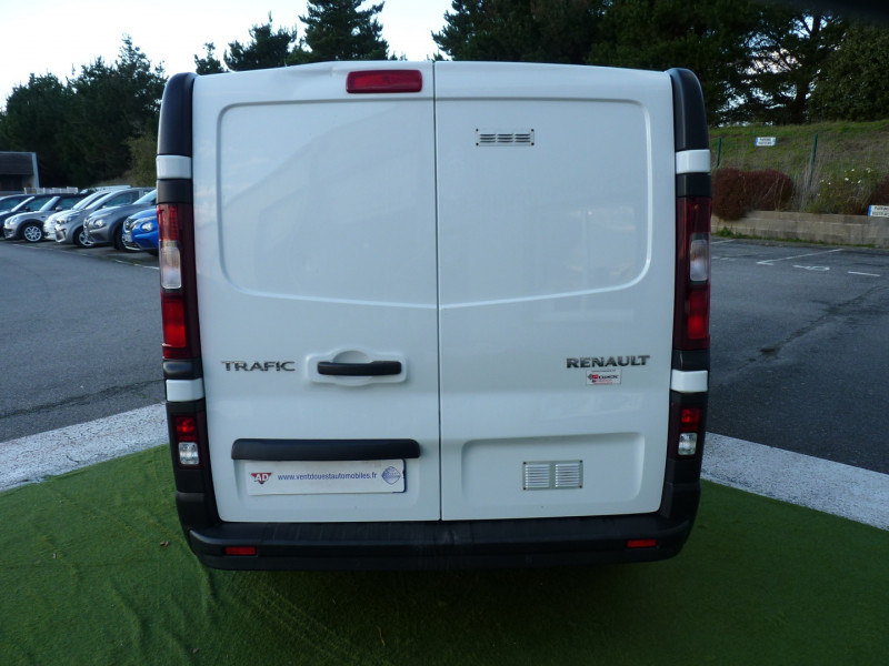 Photo 13 de l'offre de RENAULT TRAFIC III FG L1H1 1000 2.0 DCI 120CH GRAND CONFORT E6 à 15490€ chez Vent d'ouest automobiles