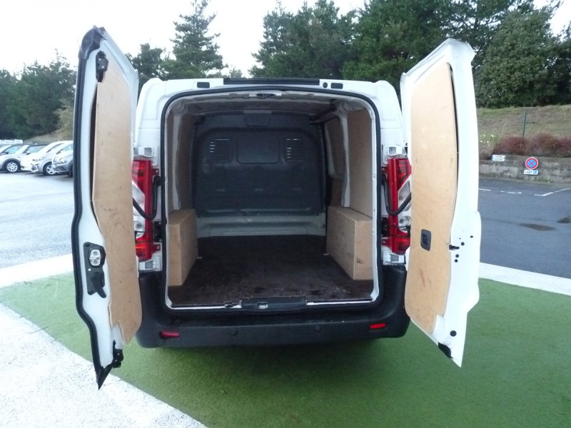Photo 12 de l'offre de PEUGEOT EXPERT FG 229 L2H1 2.0 HDI FAP 125 PACK CD CLIM NAV à 15490€ chez Vent d'ouest automobiles