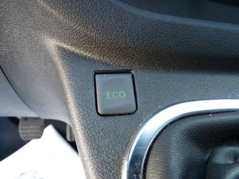 Photo 9 de l'offre de RENAULT TRAFIC III FG L1H1 1000 2.0 DCI 120CH GRAND CONFORT E6 à 15490€ chez Vent d'ouest automobiles