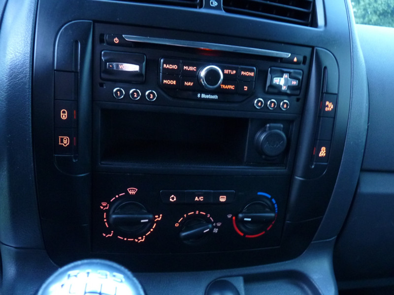 Photo 8 de l'offre de PEUGEOT EXPERT FG 229 L2H1 2.0 HDI FAP 125 PACK CD CLIM NAV à 15490€ chez Vent d'ouest automobiles