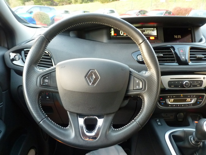 Photo 8 de l'offre de RENAULT GRAND SCENIC III 1.6 DCI 130CH ENERGY BOSE EURO6 7 PLACES 2015 à 13990€ chez Vent d'ouest automobiles