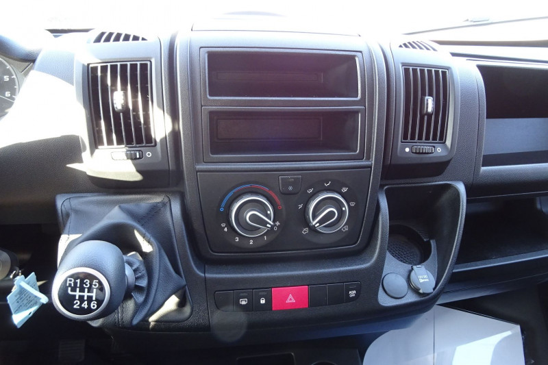 Photo 10 de l'offre de PEUGEOT BOXER FG 330 L2H2 2.2 BLUEHDI S&S 140CH PRO à 29990€ chez Mézière Automobiles
