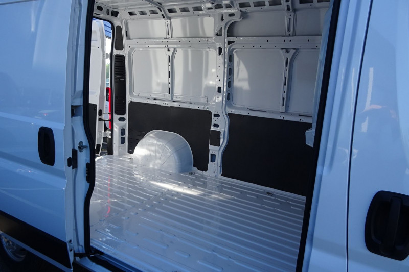 Photo 6 de l'offre de PEUGEOT BOXER FG 330 L2H2 2.2 BLUEHDI S&S 140CH PRO à 29990€ chez Mézière Automobiles