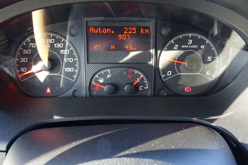 Photo 9 de l'offre de PEUGEOT BOXER FG 330 L2H2 2.2 BLUEHDI S&S 140CH PRO à 29990€ chez Mézière Automobiles