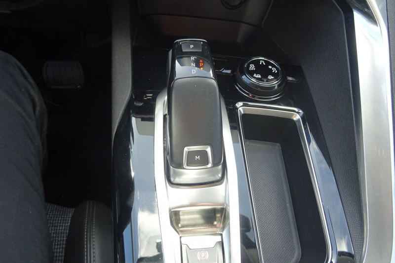 Photo 14 de l'offre de PEUGEOT 3008 1.2 PURETECH 130CH ALLURE S&S EAT8 109G à 19990€ chez Mézière Automobiles