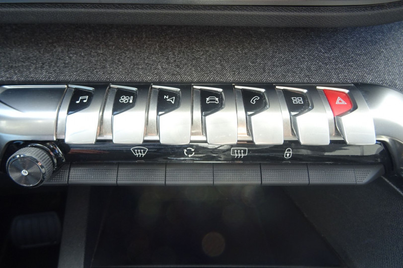 Photo 12 de l'offre de PEUGEOT 3008 1.2 PURETECH 130CH ALLURE S&S EAT8 109G à 19990€ chez Mézière Automobiles