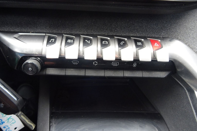 Photo 13 de l'offre de PEUGEOT 3008 1.5 BLUEHDI 130CH E6.C ALLURE S&S 6CV à 14990€ chez Mézière Automobiles